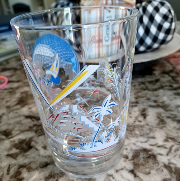 25TH ANNIVERSARY 1996 MCDONALDS WALT DISNEY GLASS - Picture 2 of 5